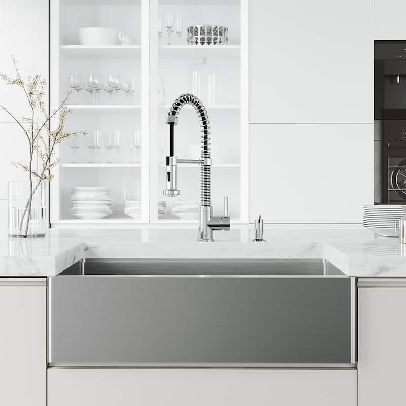 VIGO Edison 19" H Single Handle Pull-Down Sprayer Kitchen Faucet