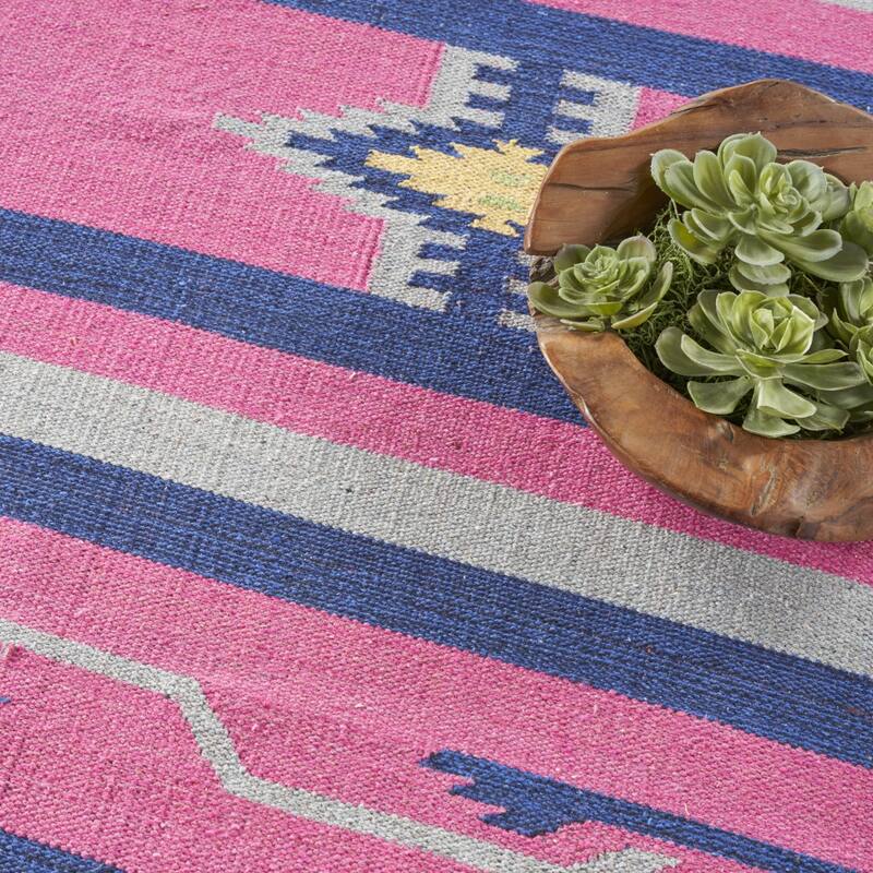 Funu Southwestern Woven Low Pile with Fringe Area Rug By HomeRoots - 120' X '96' X '0.25
