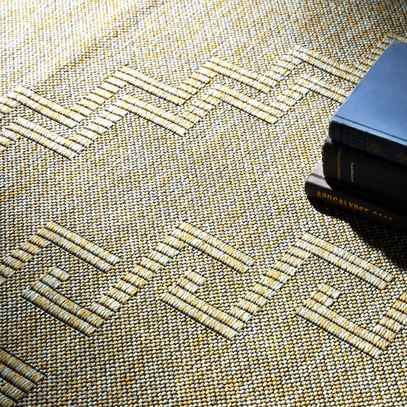 Alameda Solid Color Medallion Machine Washable Indoor Area Rug