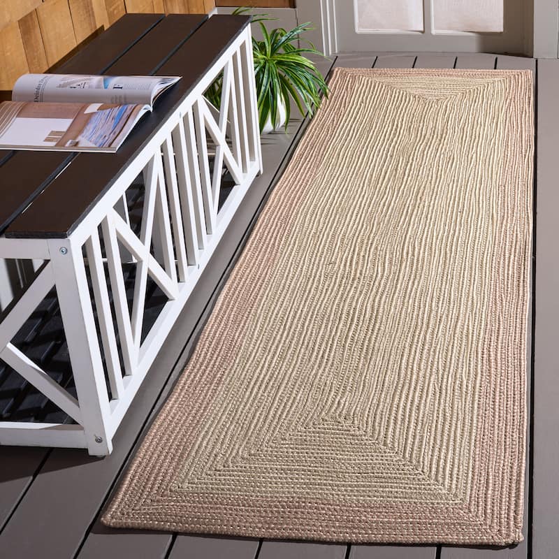 SAFAVIEH Handmade Braided Blodwen Washable Indoor/Outdoor Rug - Weather Resistant & Easy Cleaning
