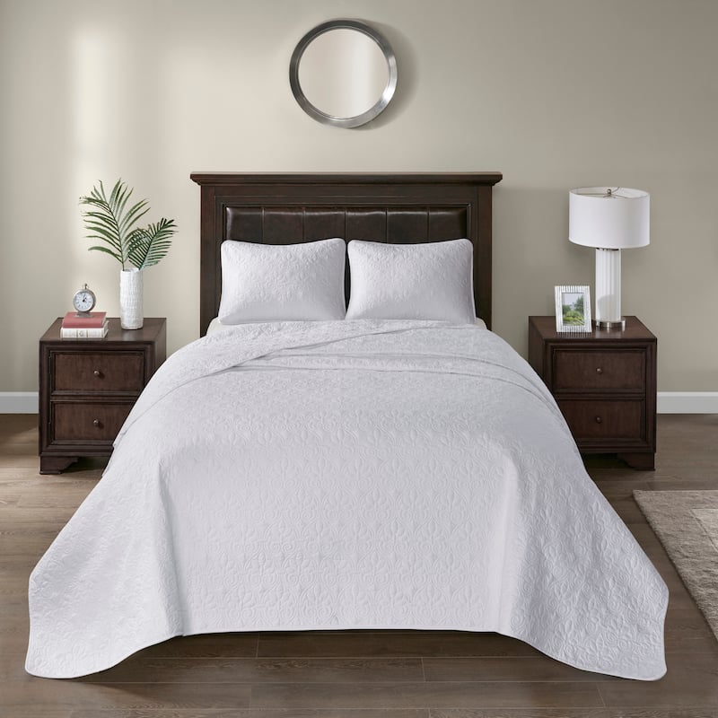 Madison Park Mansfield Reversible Oversized 3-piece Solid Texture Bedspread Quilt Set with Matching Shams