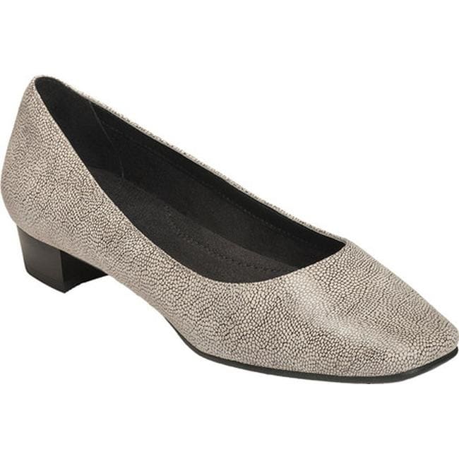 aerosoles white pumps