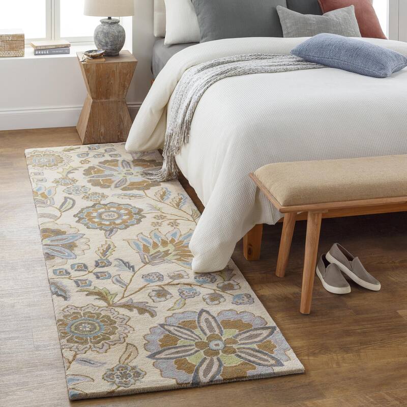 Livabliss Athena Transitional Area Rug - White - 2' 6" x 8'