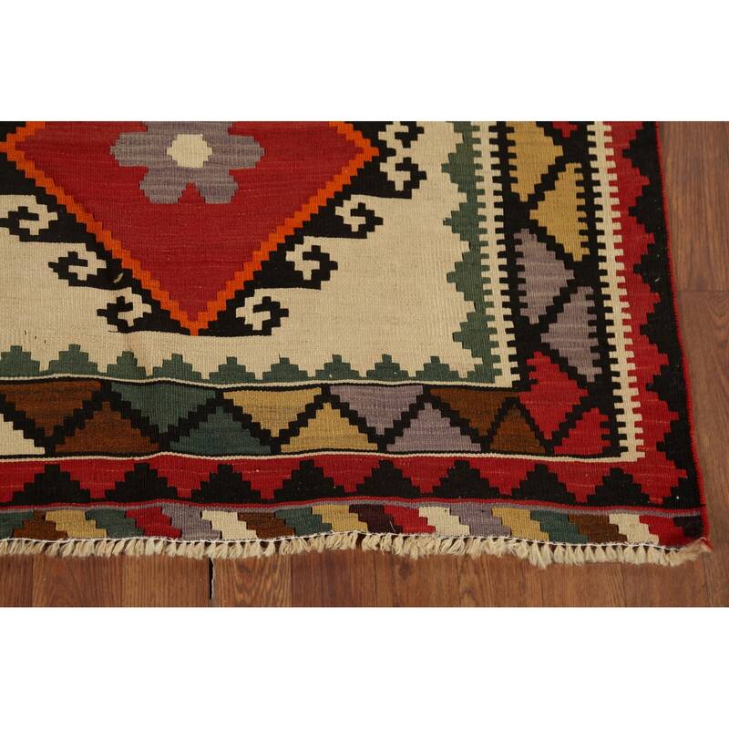 Hand-Woven Vegetable Dye Kilim Qashqai Persian Vintage Wool Carpet - 5'3"x 8'5"