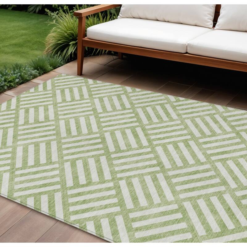 HomeRoots Geometric Transitional Rectangle Outdoor Rug - 10' X 14'