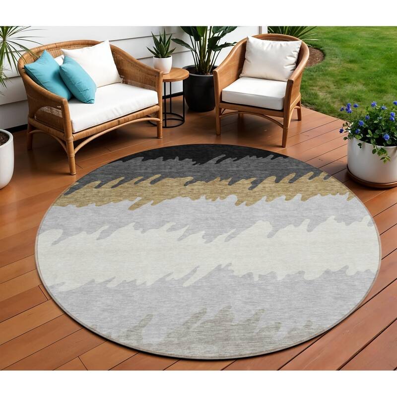 HomeRoots Striped Transitional Rectangle Outdoor Rug - 8' Round