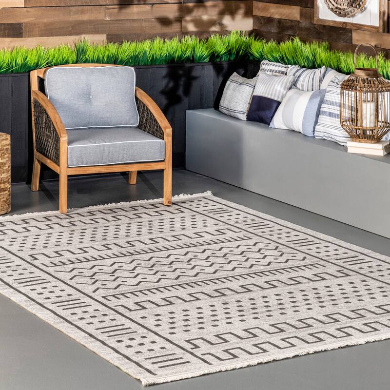 Nuloom Outdoor Tribal Cora Area Rug