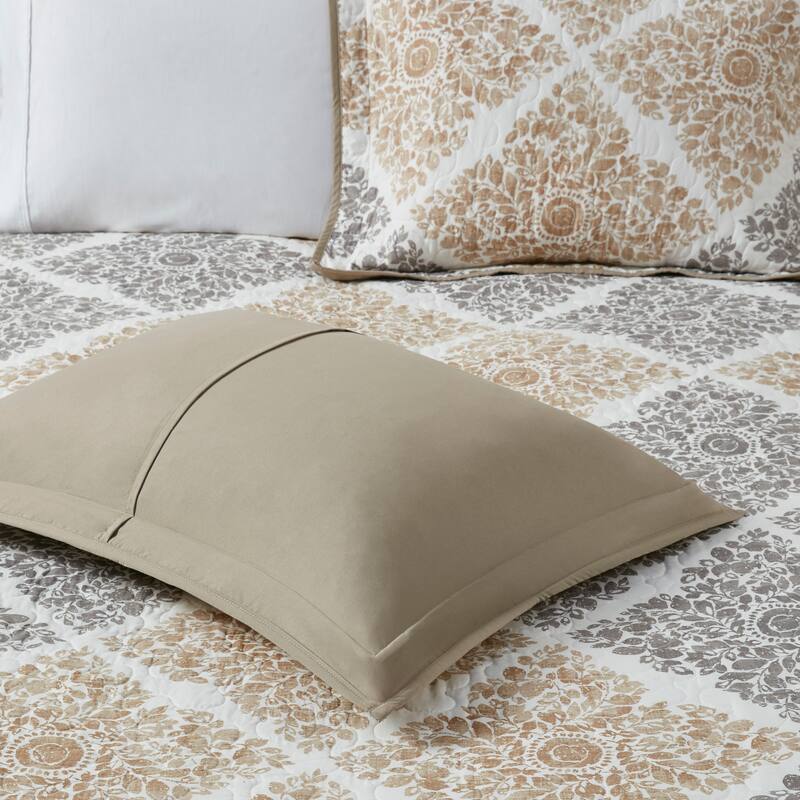 Madison Park Montecito 6 Piece Printed Quilt Set with Throw Pillows