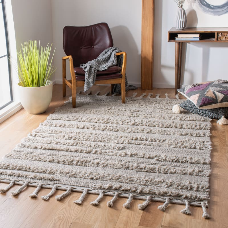 SAFAVIEH Handmade Casablanca Sofja Shag Textured Moroccan Wool Area - 4' x 6' - Grey - Rectangle