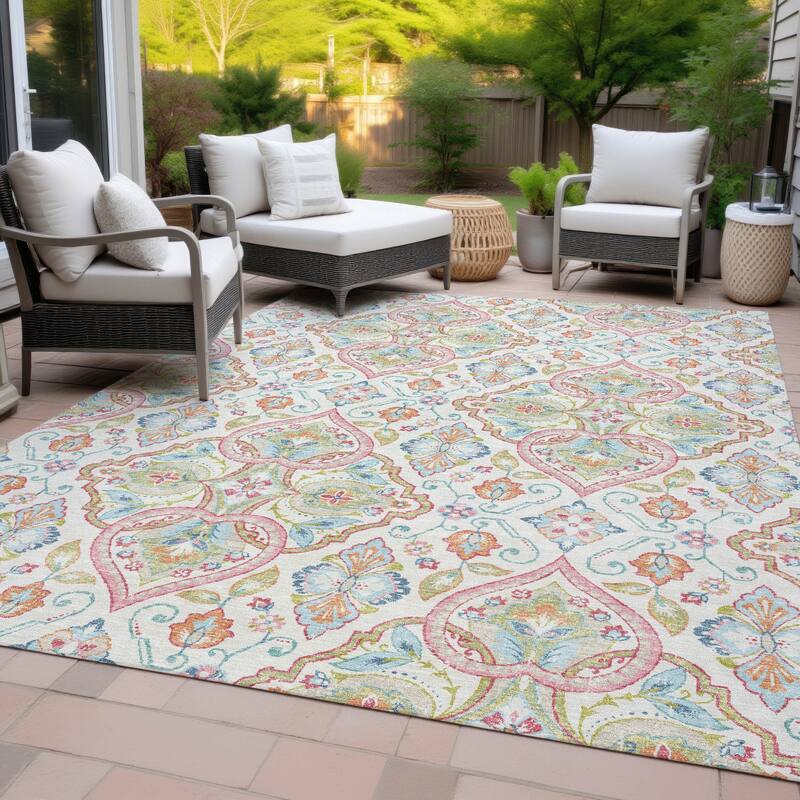 Machine Washable Indoor/Outdoor Traditional Spades Chantille Rug