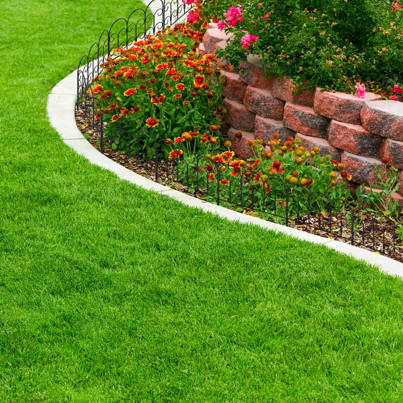 Metal Garden Fencing - Set of 5 Interlocking Panels for Flower Beds and Landscaping by Pure Garden (Black)