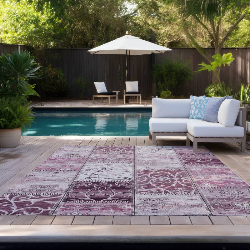 Machine Washable Indoor/ Outdoor Traditional Patchwork Chantille Rug