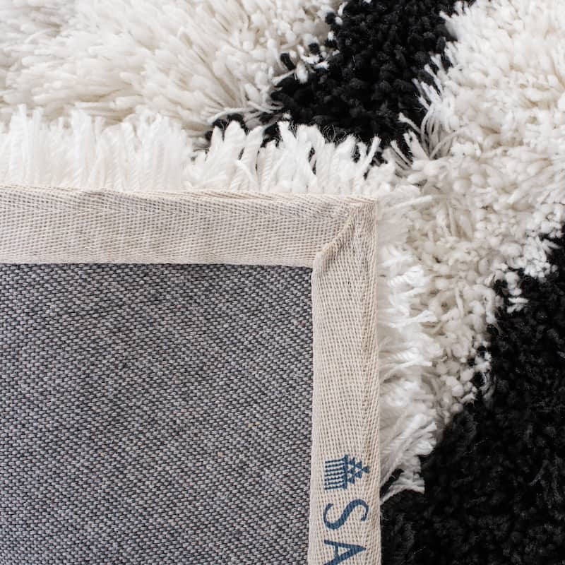 SAFAVIEH Handmade Kanesha Shag Karien Rug