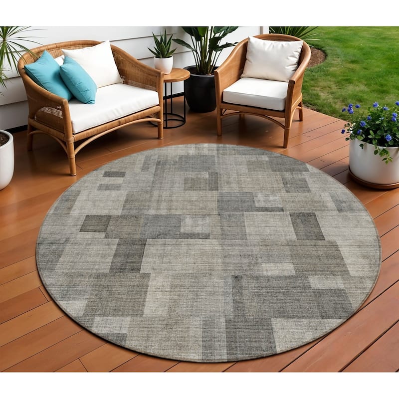 HomeRoots Geometric Transitional Rectangle Outdoor Rug - 8' Round