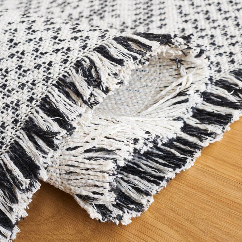 SAFAVIEH Augustine Laufey Moroccan Boho Fringe Rug