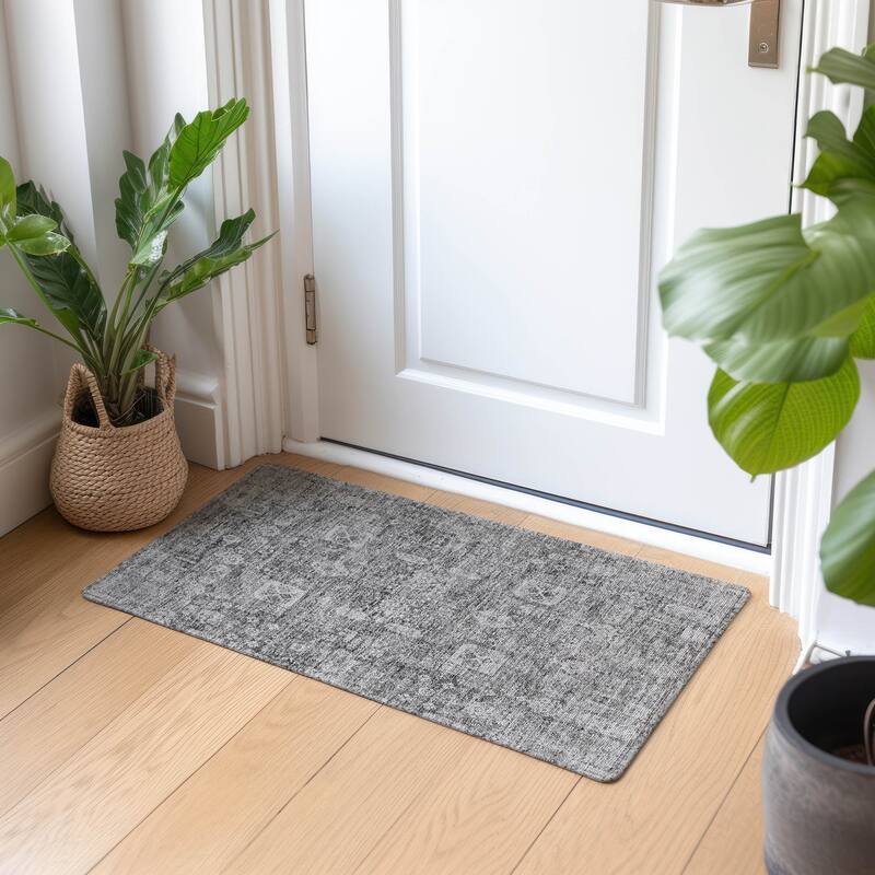 Machine Washable Indoor/ Outdoor Chantille Vintage Traditional Rug - Gray - 1'8" x 2'6"