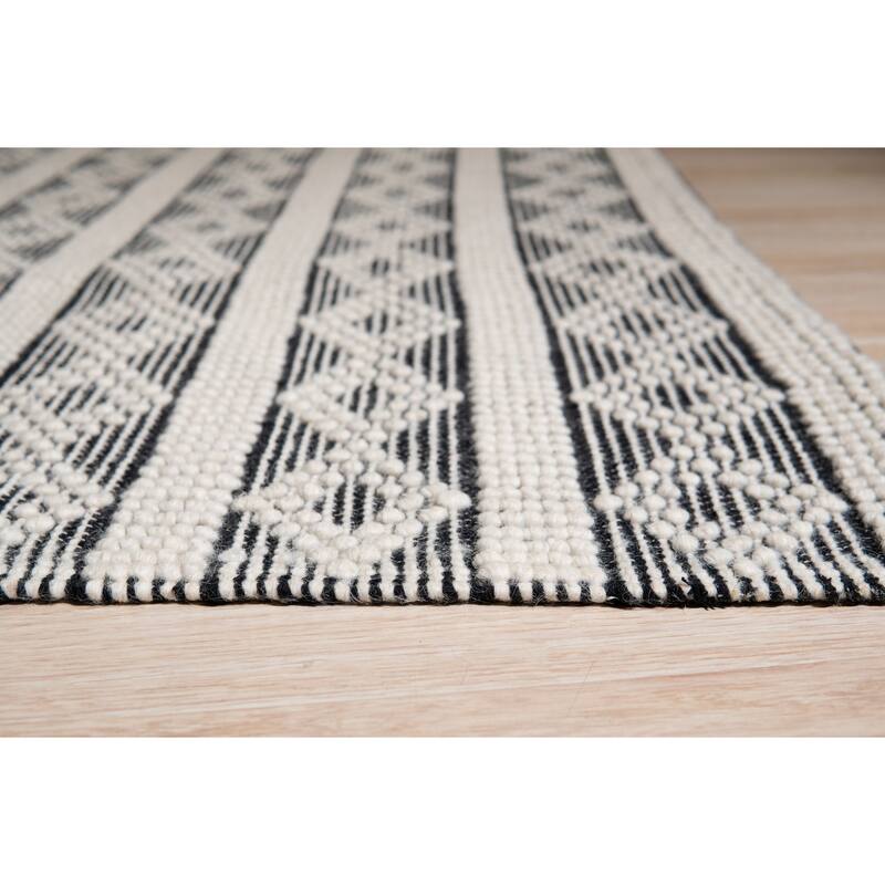 Black Contemporary Geometric Kilim Area Rug - Sleek and Modern Design