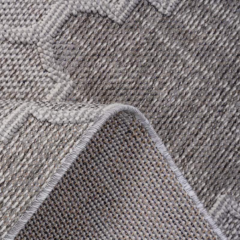 LOOM & LUXE Collection White/Grey/Trellis Indoor/Outdoor Area Rug