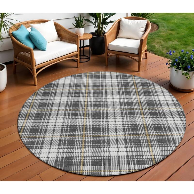 HomeRoots Plaid Transitional Rectangle Outdoor Rug - 8' Round