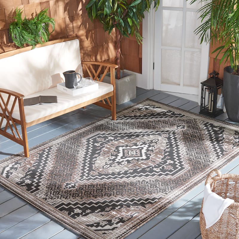 SAFAVIEH Havana Voske Indoor/ Outdoor Waterproof Geometric Rug - 4'5" x 6'5" - Light Brown/Black
