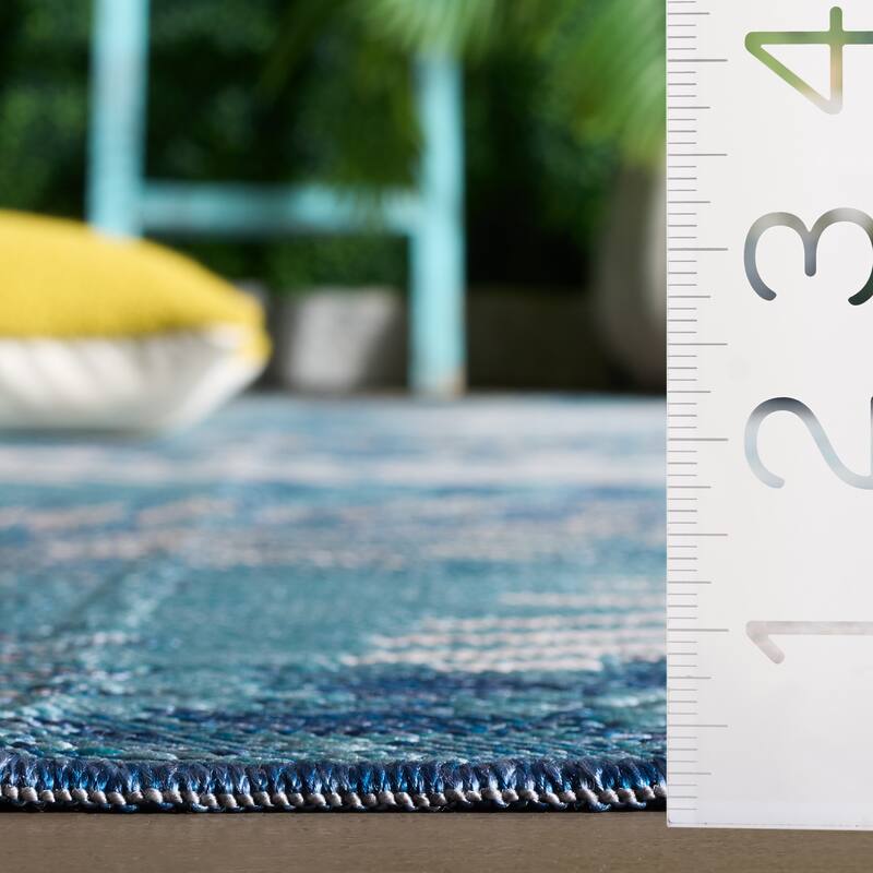 SAFAVIEH Sunrise Tracy Indoor/Outdoor Waterproof Rug