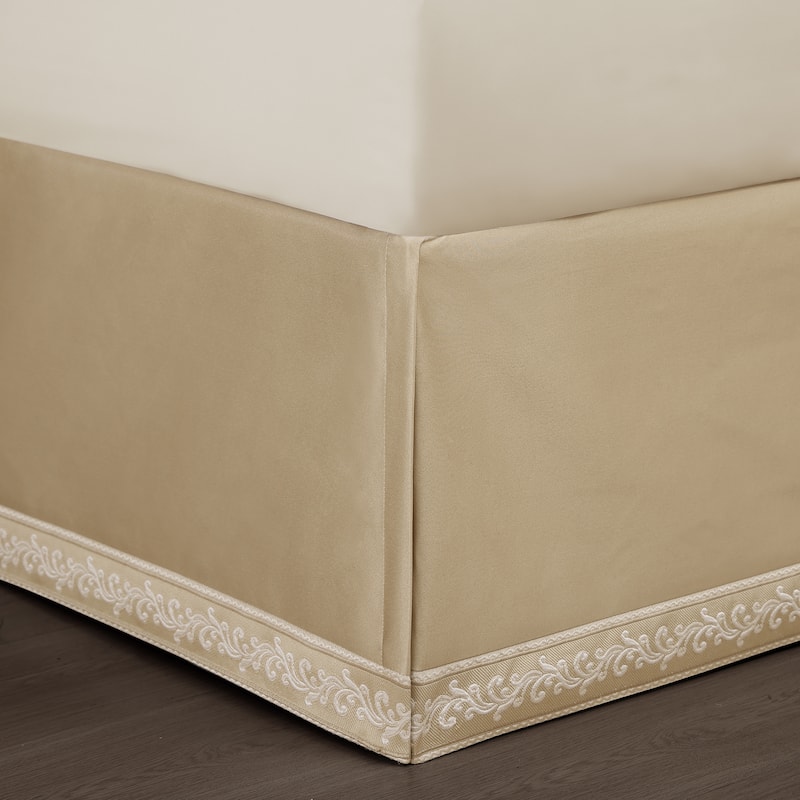 J. Queen New York Sondra Gold Comforter Set - Queen