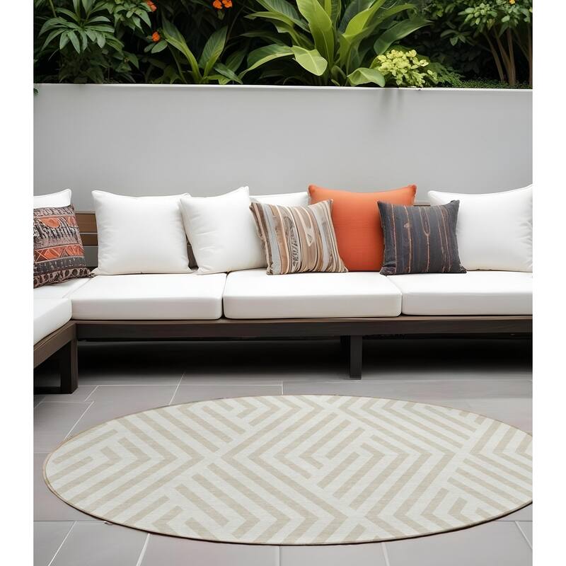 Gaso Stylish Geometric Weather Resistant Timeless Fusion Outdoor Rug - 8' Round - Multi
