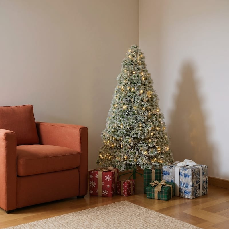 HomeRoots 4.5' White Pre Lit Full Flocked Spruce Christmas Tree - Green - 32.00 in. x 54.00 in. x 32.00 in. - Green/White - 4.5 Foot