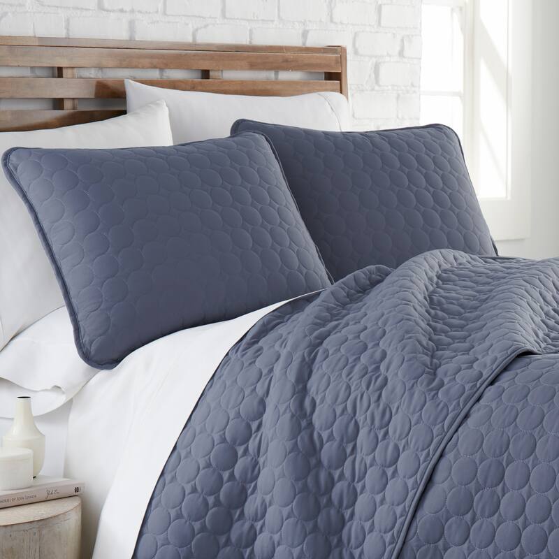 Vilano Ultra-Soft Lightweight 3-piece Quilt and Sham Set