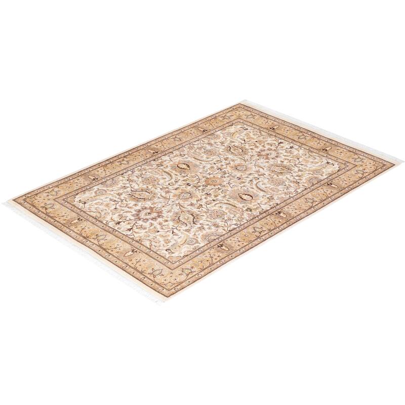 Overton Handknotted Wool Traditional Oriental Ivory Area Rug - 4' x 6'