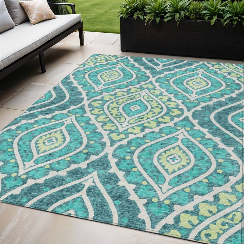 HomeRoots Floral Transitional Rectangle Outdoor Rug - 5' X 8'