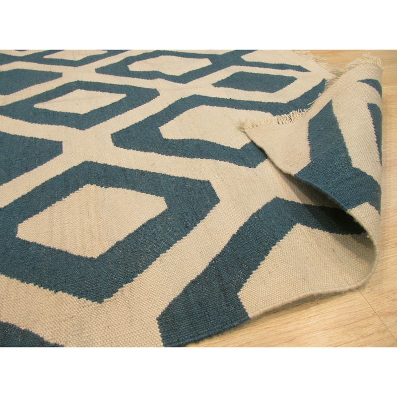 Ivory Handmade Polyester Transitional Geometric Indoor/Outdoor Kilim Rug by , Stylish and Versatile Rug for Enhancing - 5' x 8'