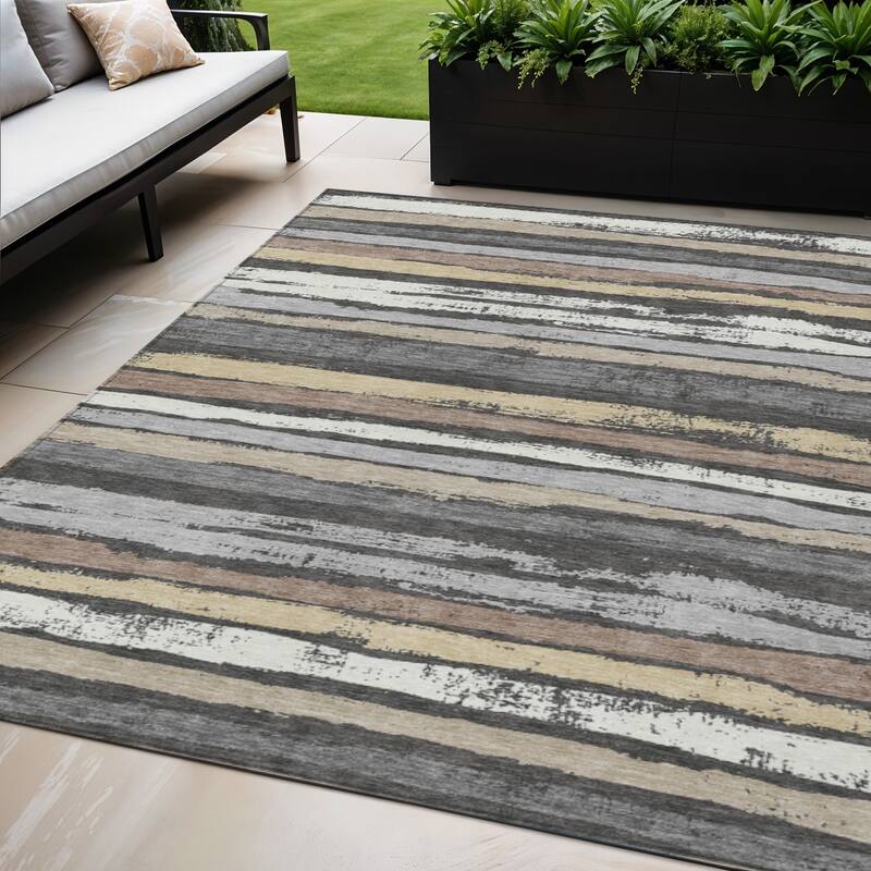 HomeRoots Striped Transitional Rectangle Outdoor Rug - 5' X 8'