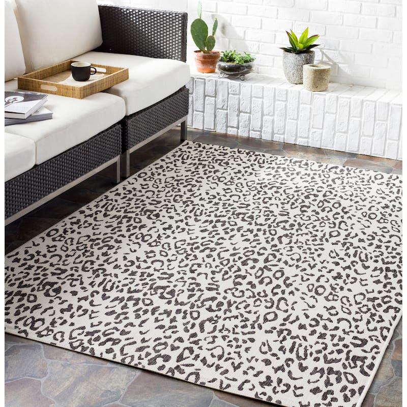 Livabliss Rowdie Indoor/ Outdoor Leopard Print Area Rug - 4'3" x 5'11" - Charcoal