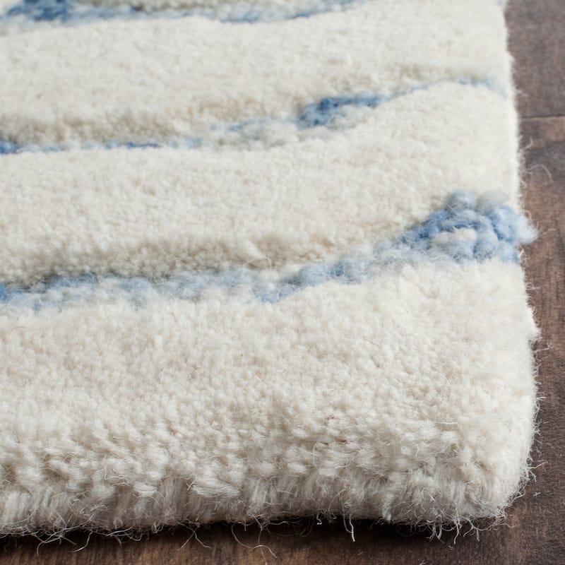 SAFAVIEH Handmade Bella Terzia Modern Floral Wool Rug