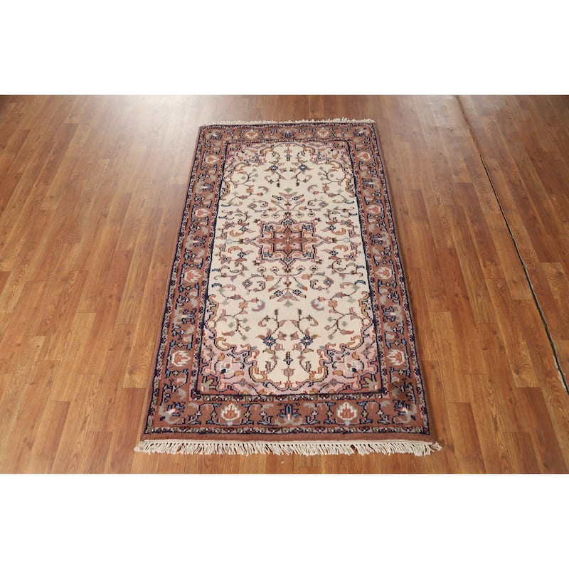 Hand Knotted Oriental 100% Wool Carpet Traditional Medallion Beige & Ivories Sarouk Area Rug - 5' 5'' X 2' 11''
