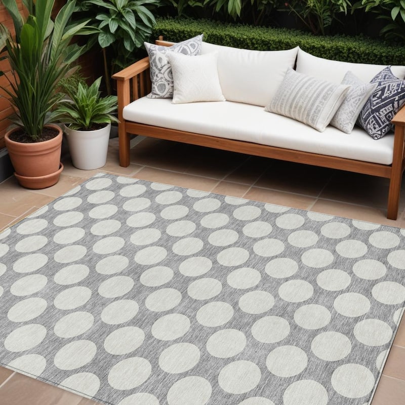 HomeRoots Polka Dot Transitional Rectangle Outdoor Rug - 8' X 10'