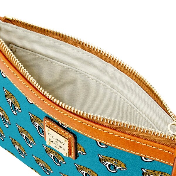 classic chanel clutch with chain