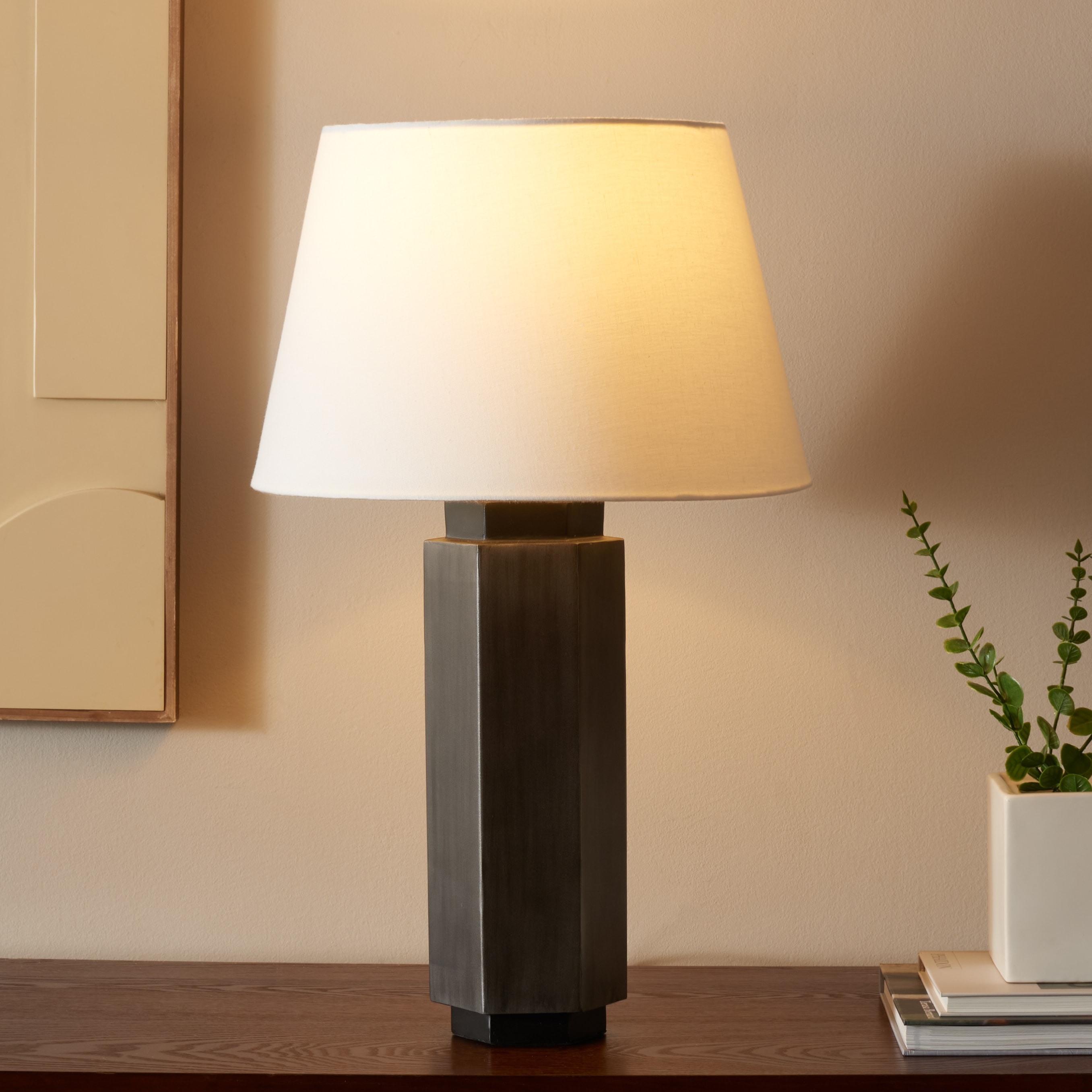 SAFAVIEH Lighting Emlyn 23-inch Table Lamp - 14"W x 14"D x 23"H