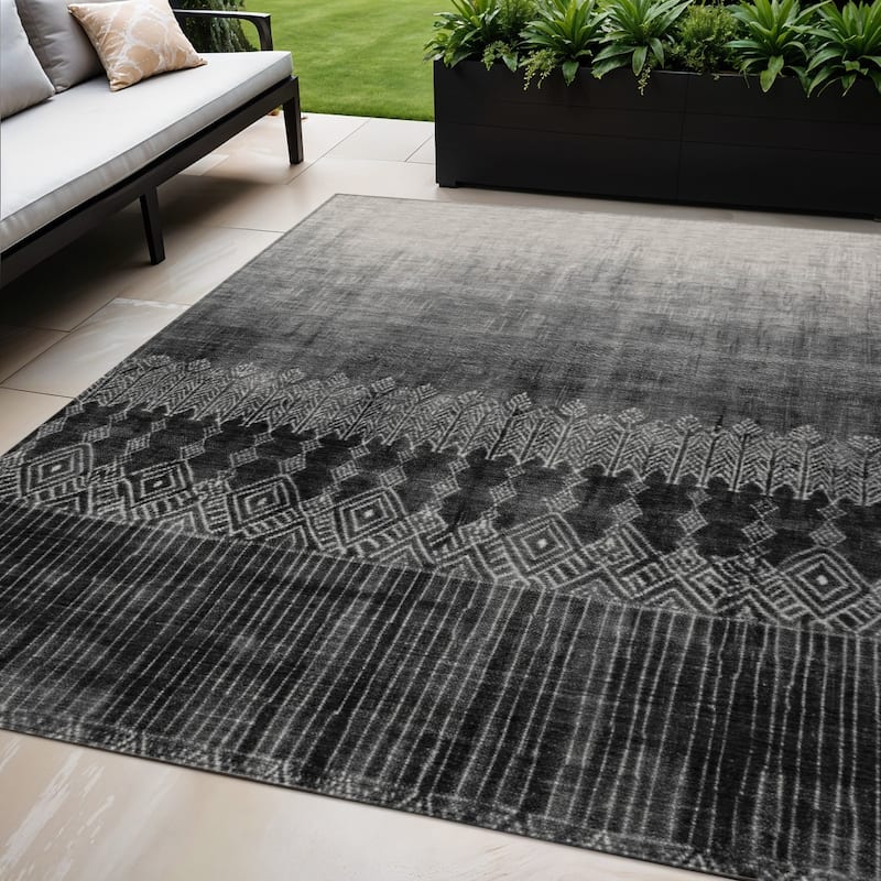HomeRoots Ombre Transitional Rectangle Outdoor Rug - 5' X 8'