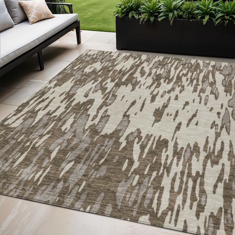 HomeRoots Abstract Transitional Rectangle Outdoor Rug - 5' X 8'
