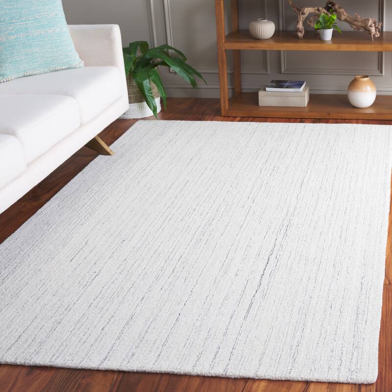SAFAVIEH Handmade Ebony Gurcu Modern & Contemporary Wool Rug - 6' x 9' - Grey/Ivory