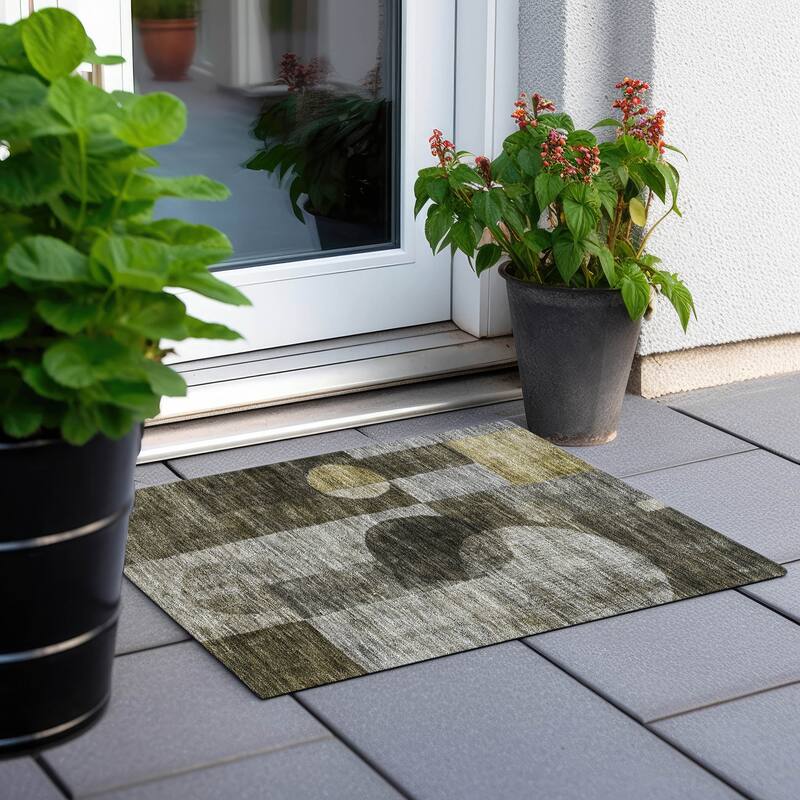 Machine Washable Indoor/ Outdoor Abstract Geo Chantille Rug