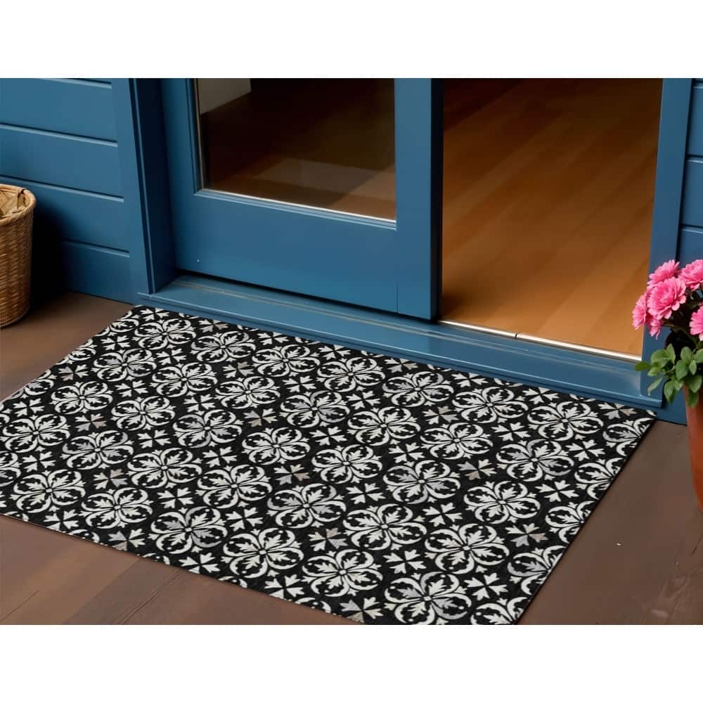 HomeRoots Floral Transitional Rectangle Outdoor Rug