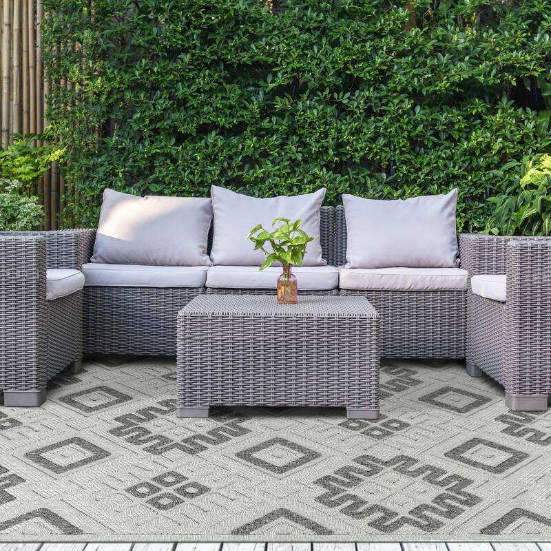 Superior Modern Geometric Diamonds Indoor Outdoor Area Rug - 4' x 6' - Slate