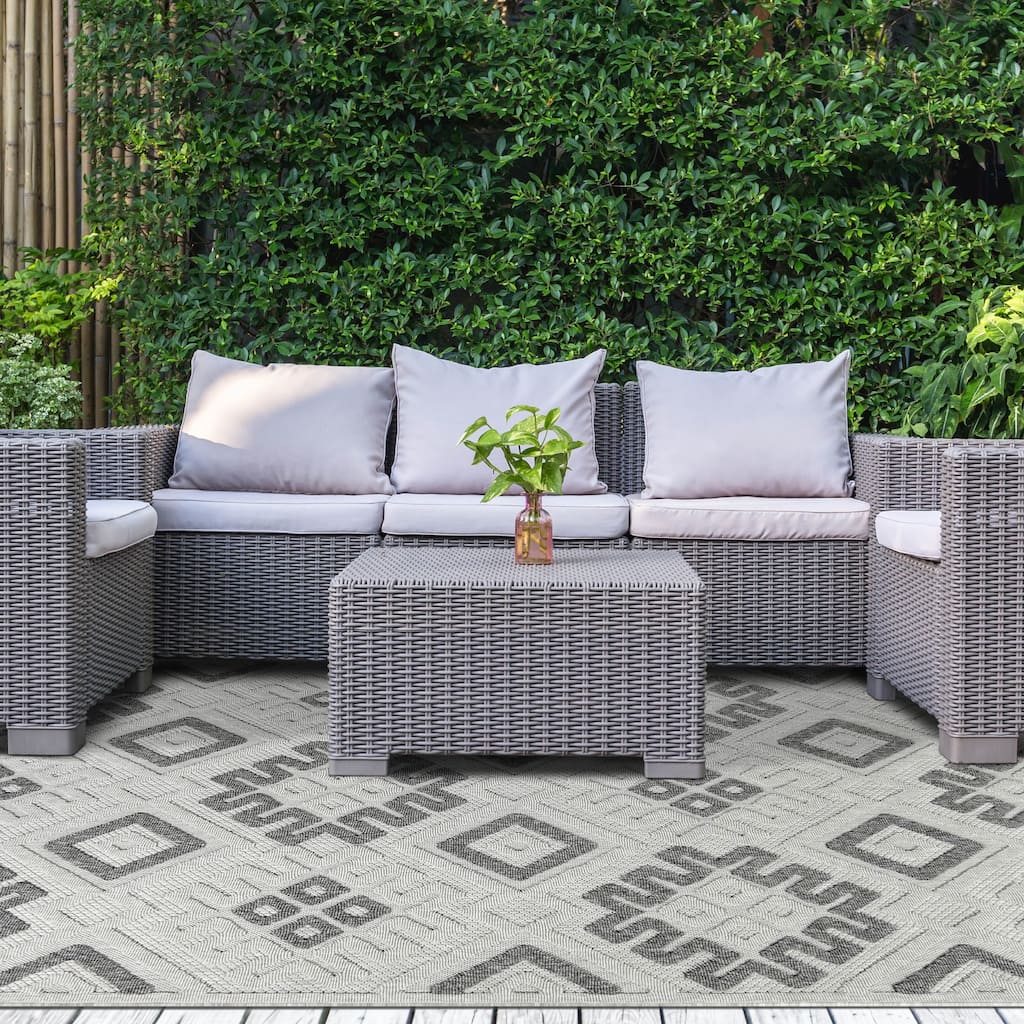 Superior Modern Geometric Diamonds Indoor Outdoor Area Rug