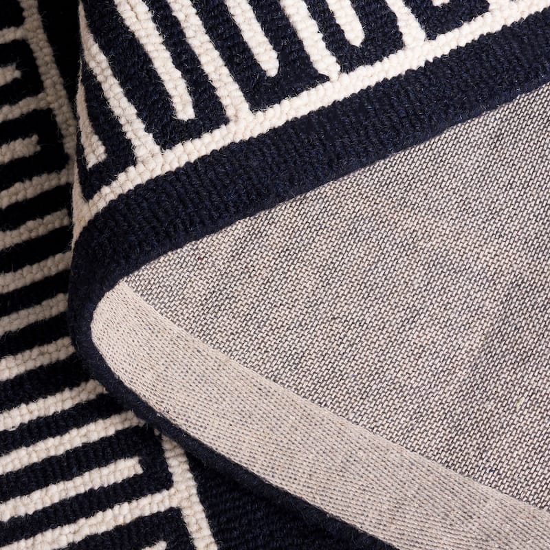 SAFAVIEH Handmade Metro Aneta Wool Rug