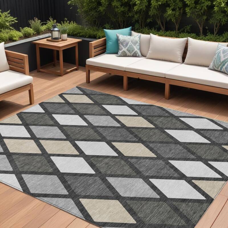 HomeRoots Geometric Transitional Rectangle Outdoor Rug - 10' X 14'