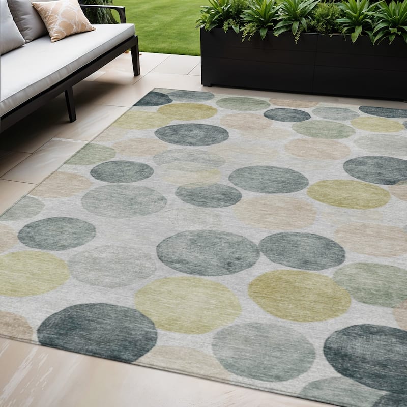 HomeRoots Geometric Transitional Rectangle Outdoor Rug - 5' X 8'