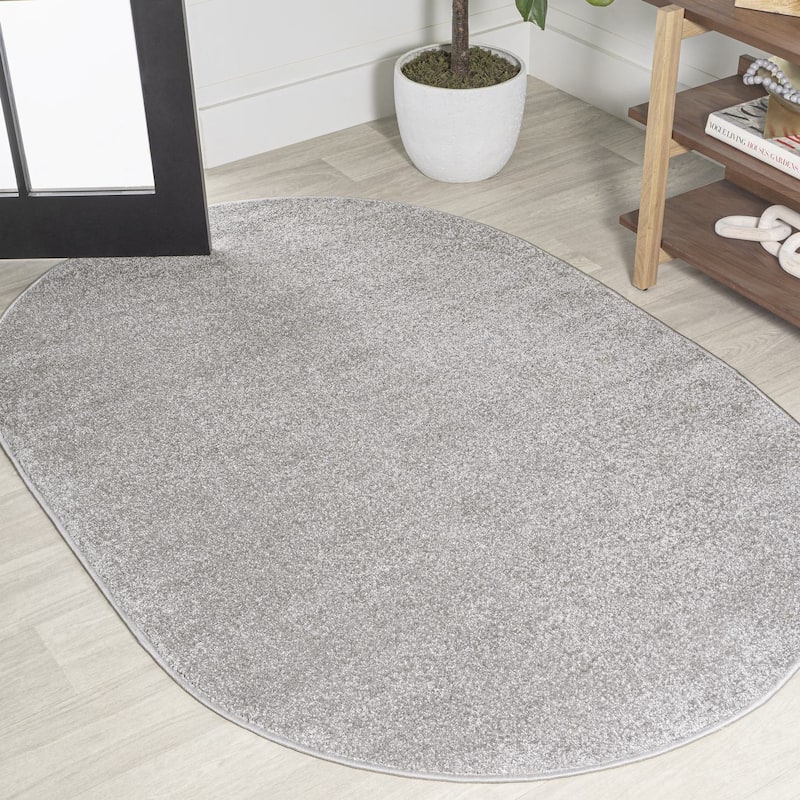 JONATHAN Y Tumbling Solid Low-Pile Area Rug - 3 X 5 Oval - Light Gray